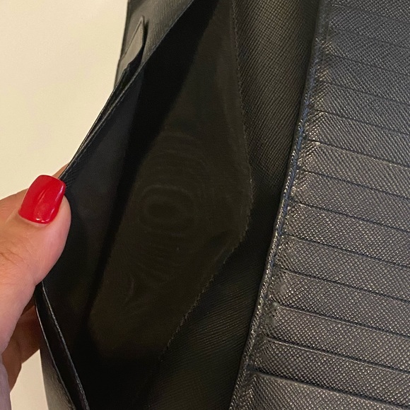 Authentic Men’s Prada Check Book/Cars Holder - Picture 9 of 12